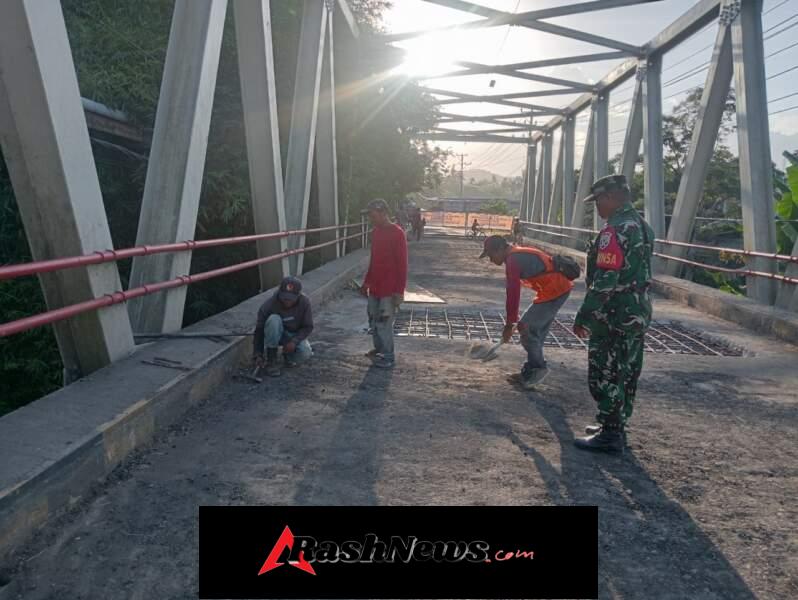 Sertu Nurdin, SH. Babinsa Koramil 1614-01/Dompu Kodim 1614/Dompu Kawal Tahapan Pembangunan Jalan di Desa Matua