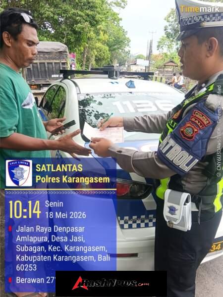 Satlantas Polres Karangasem Intensifkan Tilang Manual terhadap Sopir Truk yang Parkir di Badan Jalan