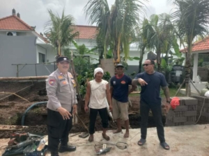 Bhabinkamtibmas Desa Singakerta Imbau Warga Waspada Terhadap Cuaca Ekstrem