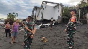 Dandim Klungkung Tinjau Lokasi Terdampak Gelombang Pasang Monggalan, Tegaskan Kepedulian TNI Akan Kesulitan Masyarakat