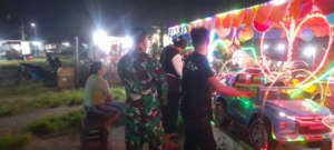 Jaga Keamanan Anak dan Warga, Babinsa Sama Guna Aktif Pantau Pasar Malam
