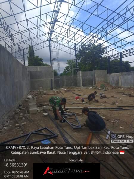 Babinsa Desa Tambak Sari Pastikan Pembangunan KDKMP Berjalan Aman dan Lancar