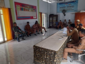 Koramil 1614-04/ Kilo Bersama BPD dan Staf Desa Bahas Evaluasi Program Kerja Triwulan Pertama