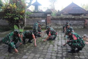 Karya Bhakti Kodim Gianyar Warnai Persiapan Ritual Suci Penjamasan Pataka Kodam