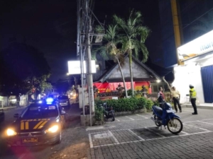 Cegah Kriminalitas Malam Hari, Polsek Tabanan Intensifkan ‘Blue Light Patrol’