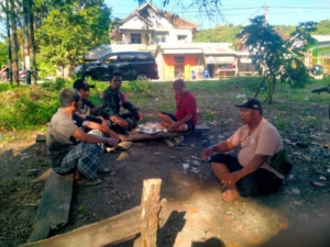 Babinsa Koramil 1628-05/Jereweh Aktif Patroli dan Jalin Komsos dengan Warga Desa Dasan Anyar