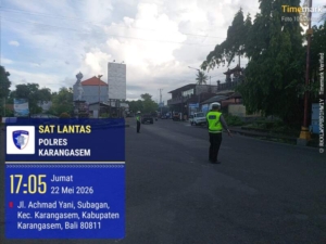 Unit Turjawali Sat Lantas melaksanakan Pengaturan dan Penjagaan di Pos 3 Patung Salak Jasri