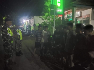 Babinsa Koramil 1608-03/Sape Intensifkan Patroli Siskamling di Wilayah Lambu
