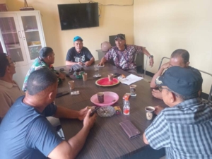 Jalin Hubungan Harmonis, Babinsa Seteluk Tengah Gelar Komsos Bersama Perangkat Desa