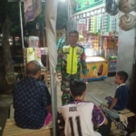 Babinsa Koramil Bolo Ajak Warga Aktif Cegah Gangguan Keamanan Lingkungan