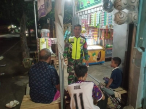 Babinsa Koramil Bolo Ajak Warga Aktif Cegah Gangguan Keamanan Lingkungan