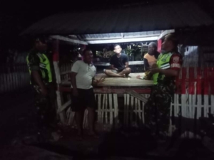 Patroli Siskamling Koramil 1608-03/Sape Pastikan Kondisi Wilayah Tetap Kondusif