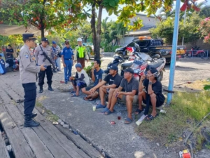 Cooling System di Pelabuhan Benoa, Polisi Ajak ABK KM Perintis Jaya Jaga Kamtibmas dan Hindari Miras