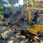 Karya Bhakti Skala Besar Di Alor, TNI AD Laksanakan Galian Abutment Jembatan Penghubung Dua Desa.