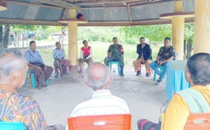 Suasana Penuh Kekeluargaan Warnai Pertemuan Babinsa dan Warga di Insana Utara
