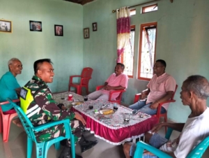 Melalui Komsos, Babinsa Jalin Kedekatan dengan Masyarakat Desa Orong