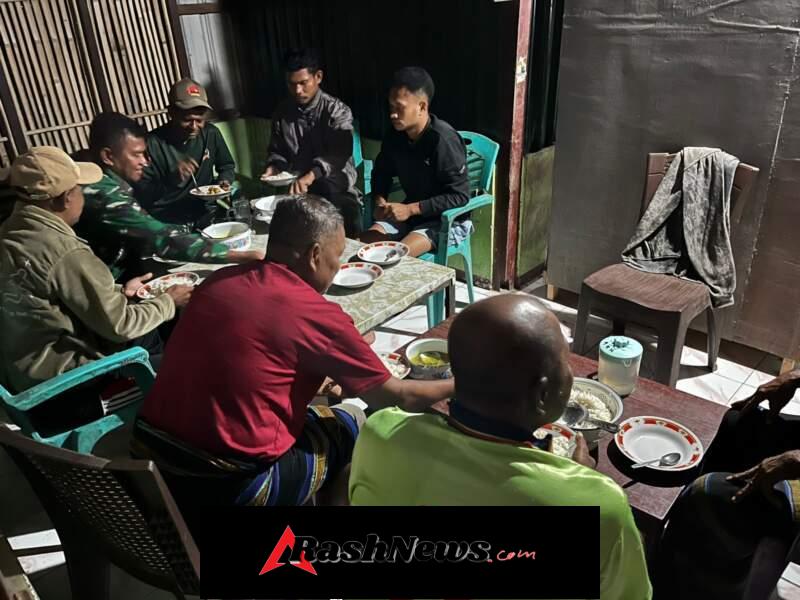 Kebersamaan TNI dan Rakyat Terjalin Saat Makan Malam Satgas TMMD di Fataatu Timur