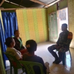Wujudkan Lingkungan Nyaman, Babinsa Edukasi Ibu-ibu Desa Sallu Pentingnya Jaga Ketertiban dan Kebersihan