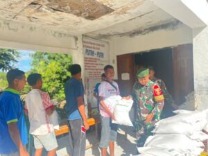 Satgas Pamtas Yonarhanud 2 Kostrad Bantu Salurkan Baksos Kepada Warga Perbatasan