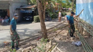 Yonarmed 12 Kostrad Hadir untuk Rakyat, Karya Bakti Percantik Kantor Desa Kewar