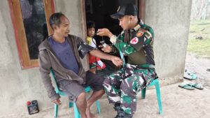 Wujud Kepedulian di Perbatasan, Satgas Yonarmed 12 Kostrad Layani Kesehatan Warga Alas Utara