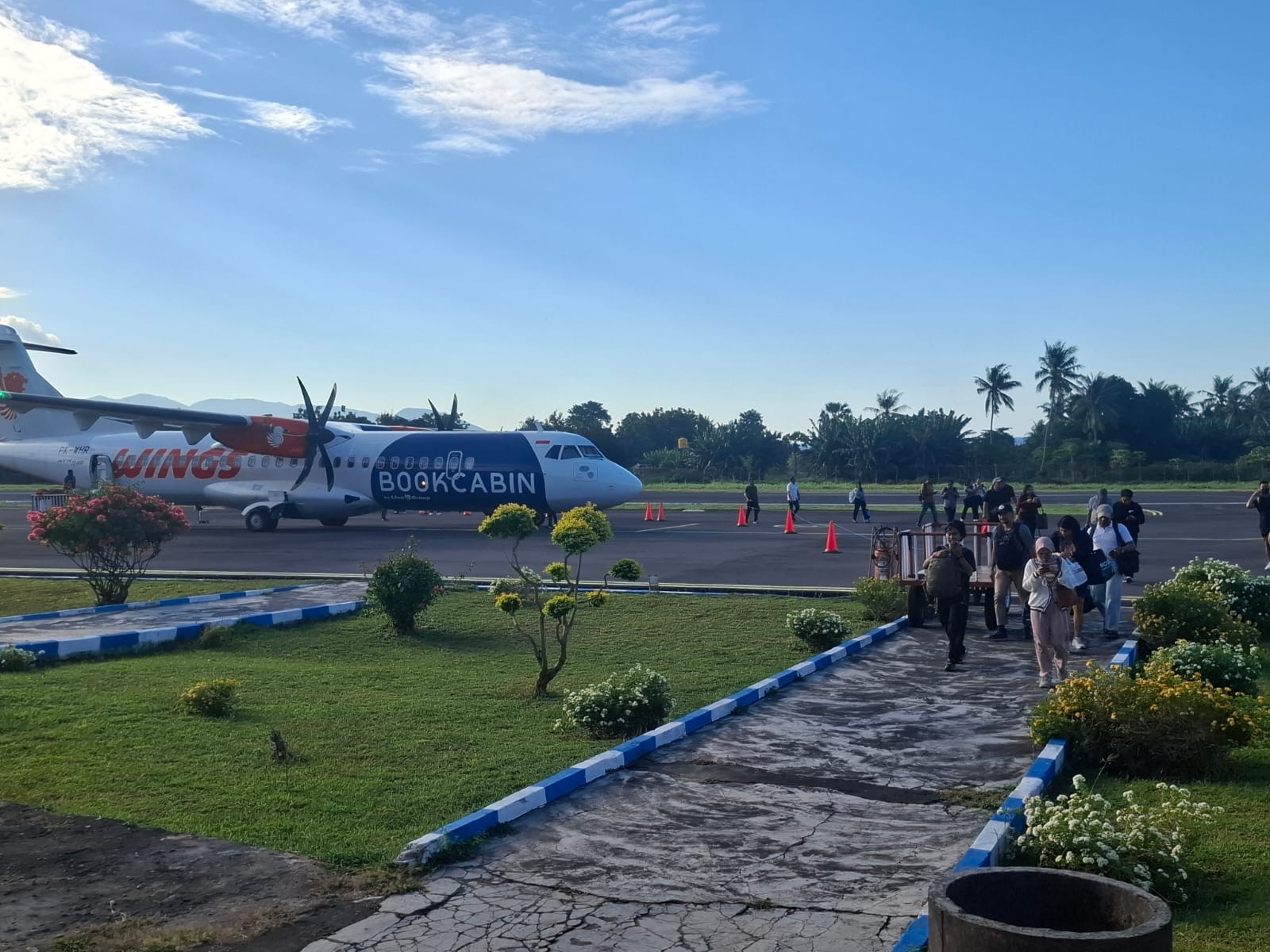 Sinergi Babinsa dan KP3 Bandara Jaga Keamanan serta Ketertiban Penerbangan di Gewayantana