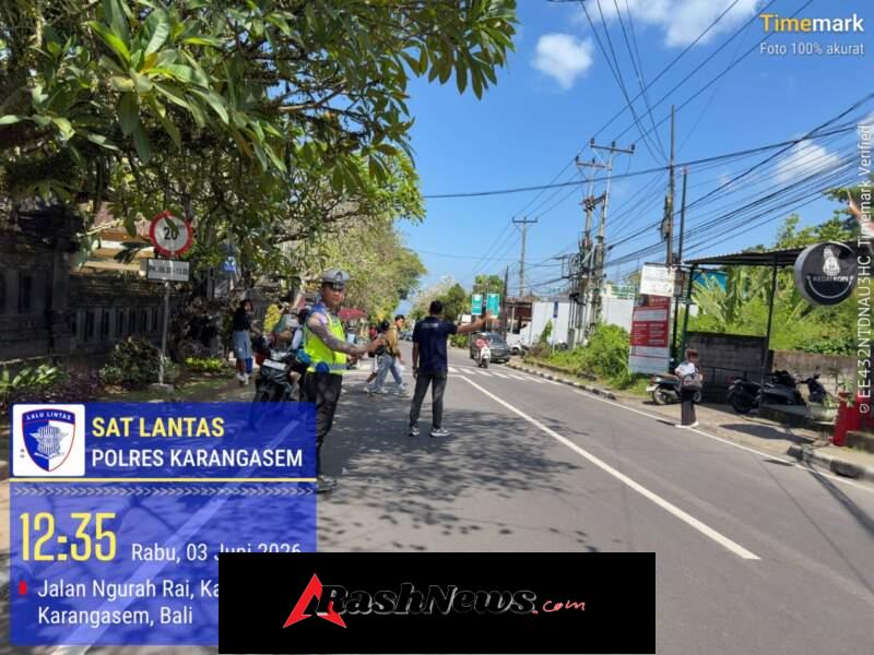 Tingkatkan Keselamatan Pelajar, Satlantas Polres Karangasem Rutin Sebrangkan Siswa SMA N 1 Amlapura