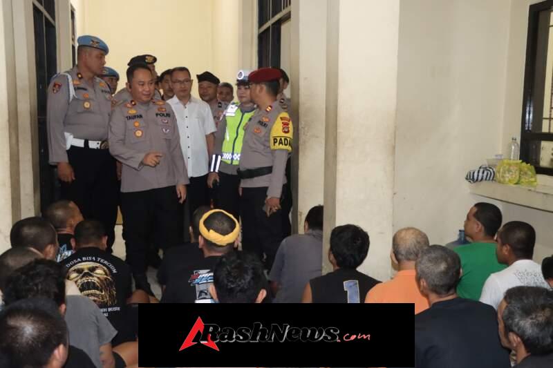 Usai Beri Arahan Piket, Wakapolres Karangasem Langsung Sidak dan Cek Kondisi Ruang Tahanan