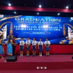 Babinsa 1623-03/Rendang Apresiasi Kelulusan Murid Kelas IX SMPN 2 Rendang