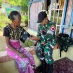 Satgas Pamtas Yonarhanud 2 Kostrad Beri Layanan Kesehatan Keliling Ke Rumah Warga