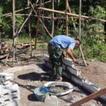 Karya Bakti TNI AD Percepat Pembangunan Ruang Pastori Gereja Imanuel