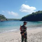 Dukung Peningkatan Destinasi Wisata, Danramil Nusa Penida Utus Babinsa Pantau Keamanan Pantai Crystal Bay