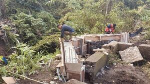 Memasuki Hari Ke 36 Jembatan Garuda Kodim Klungkung di Desa Manduang Capai 50,15 Persen