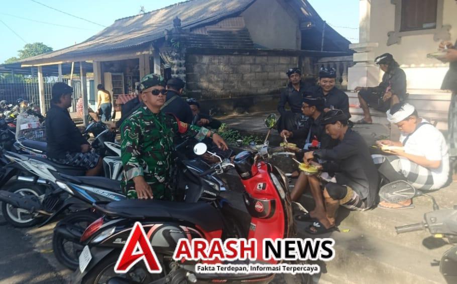 Menjaga Tradisi dan Keharmonisan Babinsa Batuan Kawal Rangkaian Upacara Melasti Krama Desa Adat