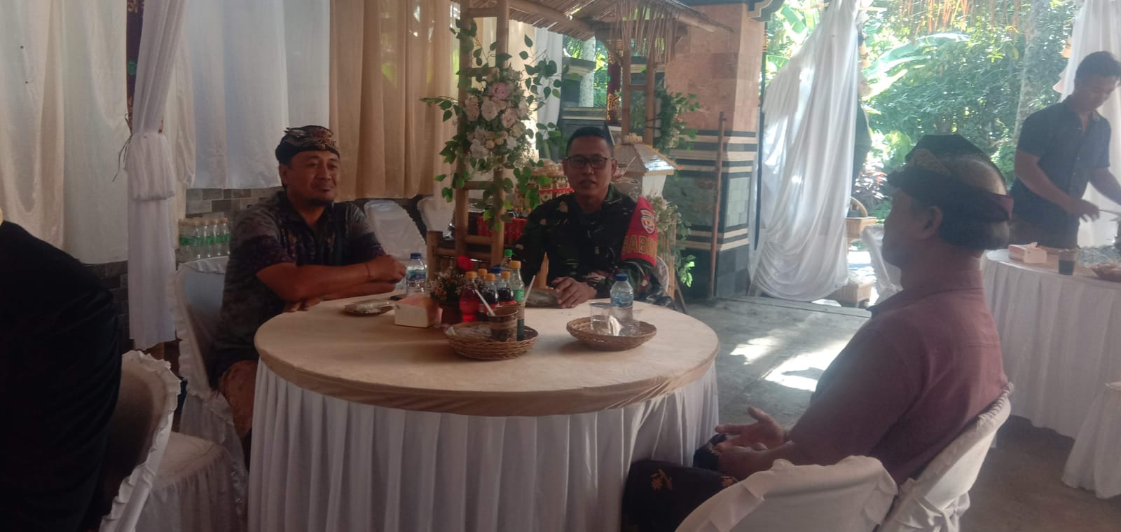 Sinergi Tanpa Batas: Kehadiran Babinsa Tamblang di Tengah Kebahagiaan Warga Kelampuak
