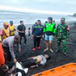 Kepedulian di Tengah Musibah, Babinsa dan Aparat Gabungan Bantu Evakuasi Korban Meninggal di Pantai Segara Wilis