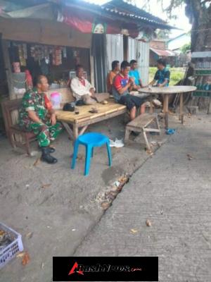 Cegah Peredaran Barang Terlarang, Babinsa Turun Langsung Edukasi Warga