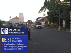 Unit Turjawali Sat Lantas melaksanakan Pengaturan dan Penjagaan di Pos 3 Patung Salak Jasri