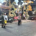 Bhabinkamtibmas Desa Tohpati Bersinergi Amankan Kegiatan Keagamaan di Desa Adat Tohpati.