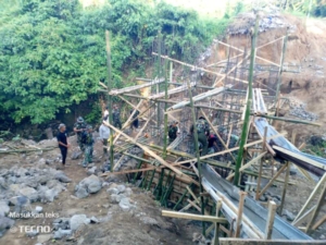 Kemanunggalan TNI dan Rakyat Wujudkan Jembatan Garuda sebagai Akses Baru Masyarakat