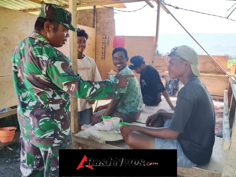 TNI Hadir Dukung Kemajuan Desa, Babinsa Dampingi Pengerjaan KDKMP di Tapir
