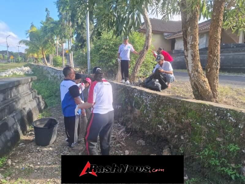 Bersih Sampah Bulan Bung Karno, Babinsa Tanglad Tegaskan Bangkitkan Kesadaran Kolektif dan Spirit Gotong Royong