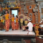 Dikawal Babinsa, Pengundian Kupon Berhadiah Di Dusun Pau Meriah Dan Sukses