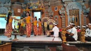 Dikawal Babinsa, Pengundian Kupon Berhadiah Di Dusun Pau Meriah Dan Sukses