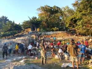 Semangat Gotong Royong Warga Oelfatu Jaga Lingkungan Bersama