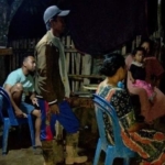Babinsa Tembalae Ajak Warga Tingkatkan Kewaspadaan Melalui Ronda Malam