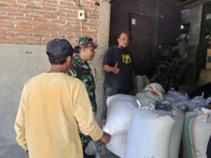 Pererat Hubungan dengan Warga, Babinsa Belo Sambangi Desa Binaan