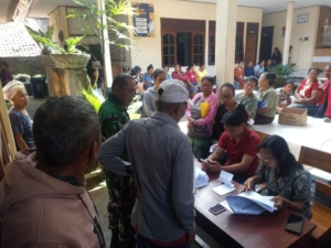 Babinsa Bangbang Monitoring Penyaluran Bantuan Pangan CBP, 490 Warga Terima Manfaat Program Pemerintah