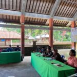 Babinsa 1623-02/Abang Perkuat Kolaborasi Lintas Sektor pada Kegiatan Rembuk Stunting Desa Kesimpar