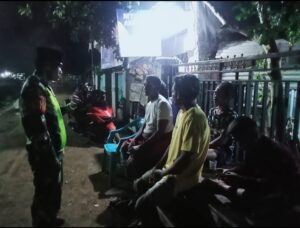 Babinsa Bersama Warga Ciptakan Lingkungan Aman, Tertib dan Kondusif